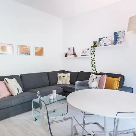 Apartamento Spacious 3 Bed In The Heart Of Sant Antoni