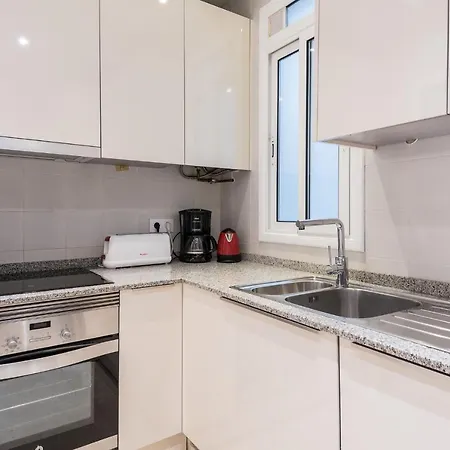 Apartamento Spacious 3 Bed In The Heart Of Sant Antoni