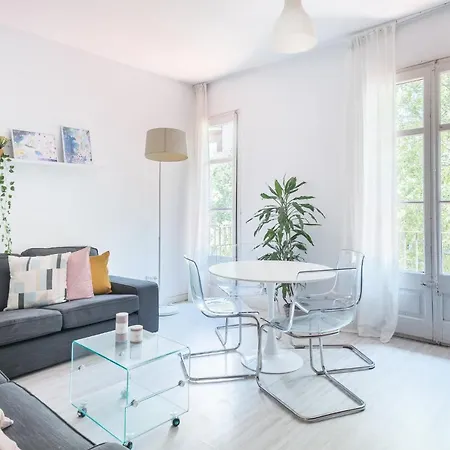 Spacious 3 Bed In The Heart Of Sant Antoni Barcelona