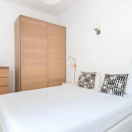 Spacious 3 Bed In The Heart Of Sant Antoni Barcelona