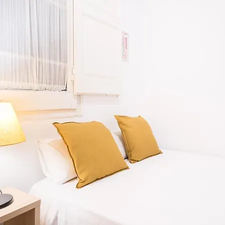 Apartamento Spacious 3 Bed In The Heart Of Sant Antoni Barcelona