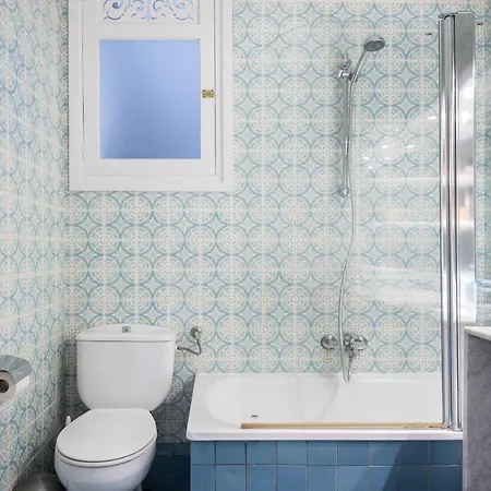 Spacious 3 Bed In The Heart Of Sant Antoni Apartamento Barcelona
