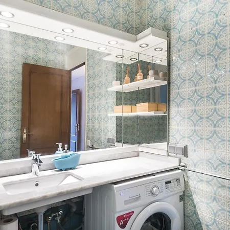 Spacious 3 Bed In The Heart Of Sant Antoni * Barcelona